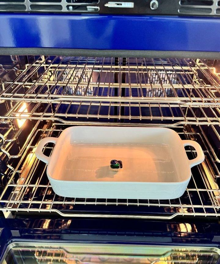 Nana’s No-Fuss Trick to Cleaning an Oven: A Simple, Effective Method!